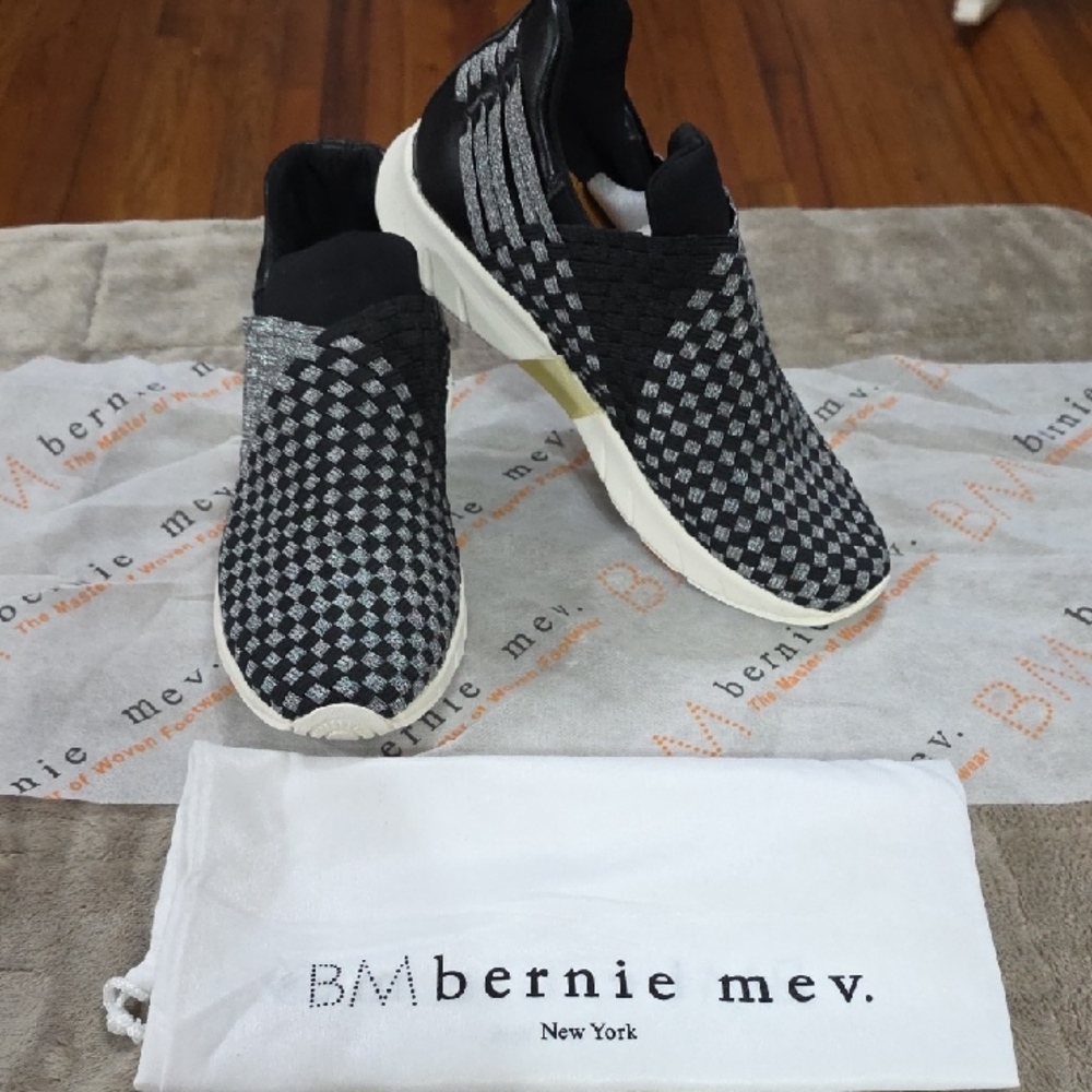 NEW‎ Bernie Mev "Razor Pump" Womens Sneakers Black/Pewter SlipOn Woven Sz 39/8